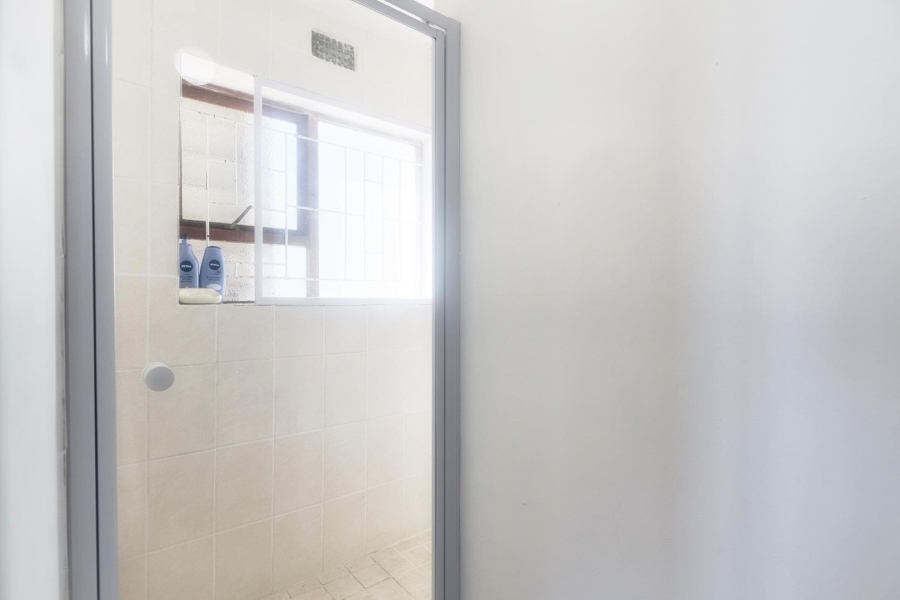 5 Bedroom Property for Sale in De Kelders Western Cape